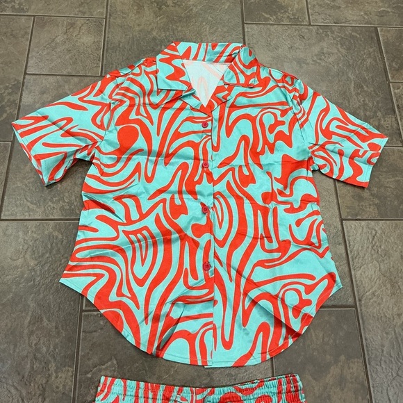 😳BUY 1 Item,GET 2 Items FREE😳 Vibrant red and Teal Shirt and Shorts Set - Picture 4 of 4